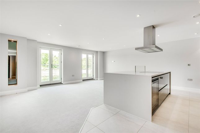 Flat to rent in Mortlake High Street, Mortlake