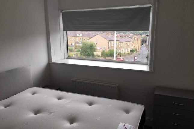 2, Grant Street, Keighley photo 4