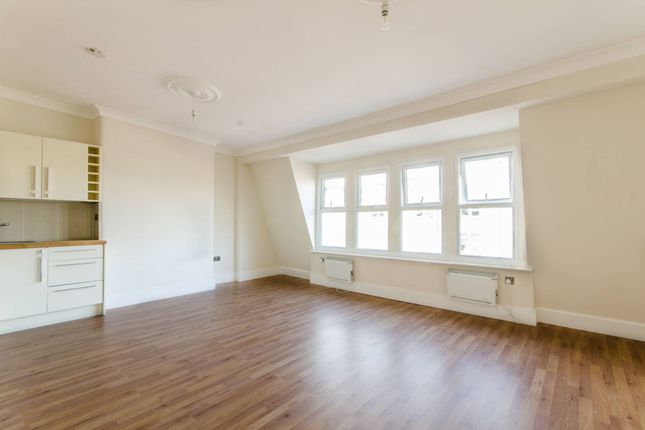 Thumbnail Flat to rent in High Road N12, North Finchley, London,