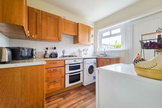 18 Newlands Park Road, Scarborough photo 3