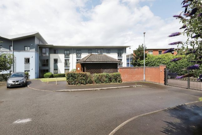 Flat for sale in Vine Close, Fordhouses, Wolverhampton