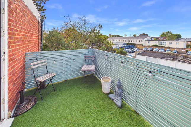 18, Viking Court, Hampton photo 2