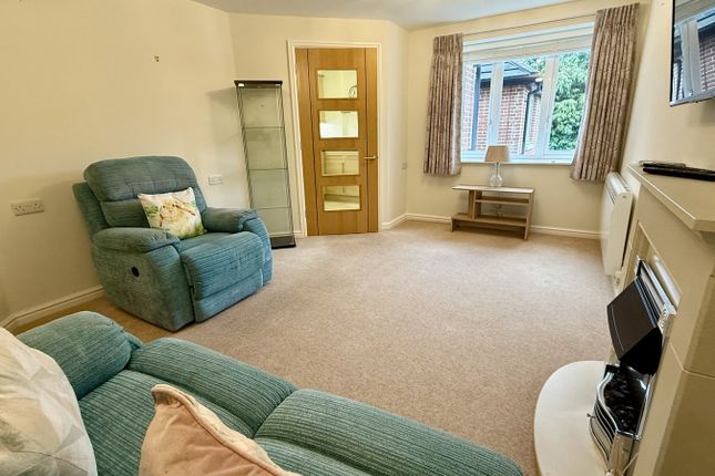 15, Cherrett Court, Ringwood Road, Ferndown photo 3
