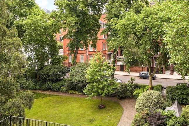 Flat 2, 22, Gledhow Gardens, London photo 3