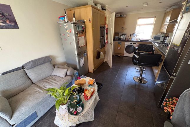3, Tyes court, Northampton photo 2