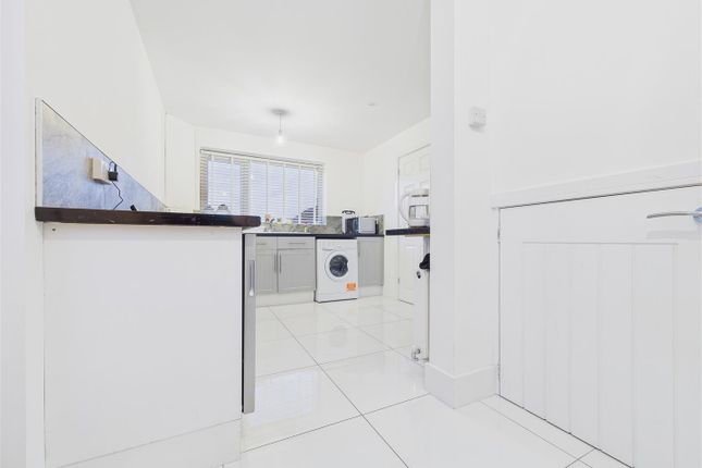 4, Chetwynd Close, Rugeley photo 3