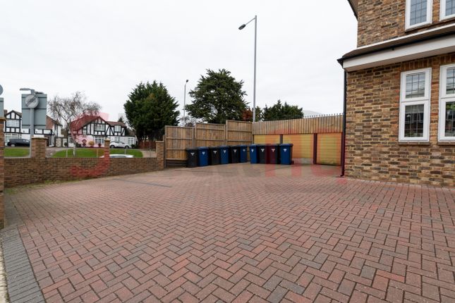 1 Ashcombe Gardens, 1 Ashcombe Gardens, Edgware, London photo 3