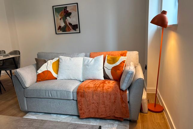 1-bed flat on Moorfields, Liverpool, £1,600/mo