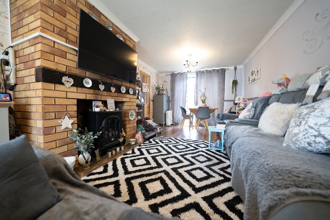 32 Beacon Avenue, Leicester photo 3