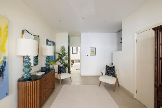 Thumbnail Terraced house for sale in Queens Mews, London