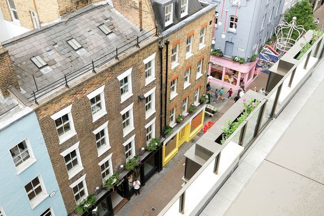 Flat to rent in Ganton Street, London