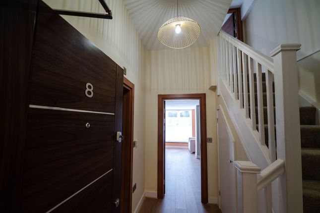 1-bed flat on Flat 8, 5 Crompton Street, Bury, £960/mo