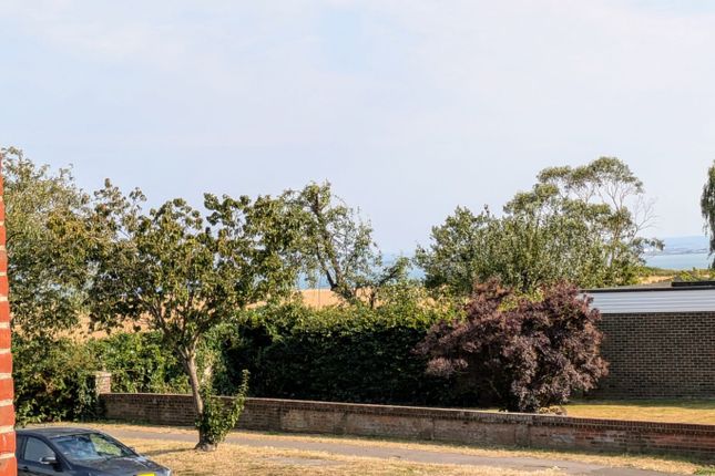 Flat 14, Sandringham Court, Benfleet photo 2