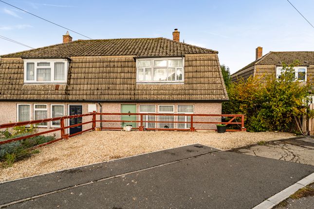 3-bed semi-detached on Queens Avenue, Swindon, £200,000