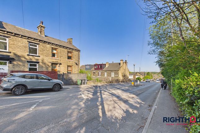 709 Cleckheaton Road, Bradford photo 4