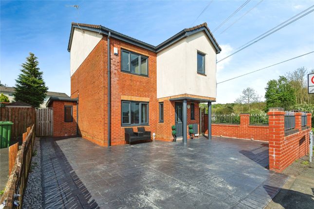 Thumbnail Detached house for sale in Deerwood Vale, Hyde, Cheshire