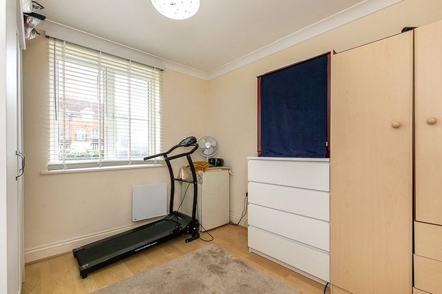 Flat for sale in East India Way, Croydon, Surrey