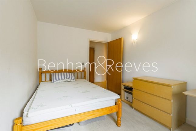 Flat 62, Building 45,, Hopton Road, London photo 3