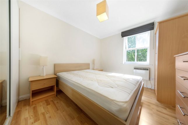 Flat to rent in Alfred Close, London