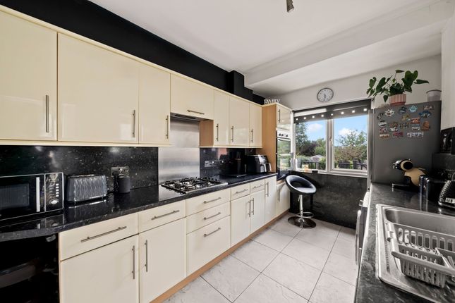 32 Hawthorn Road, Wallington photo 4