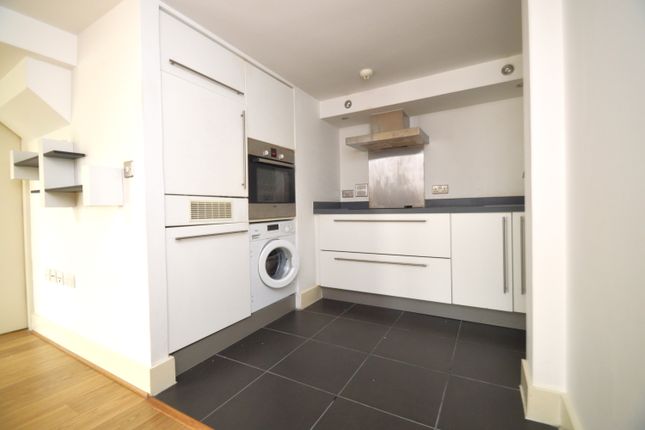 Flat to rent in Cadogan Road, London