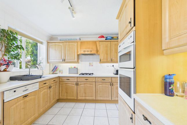 71, Kestrel Way, Aylesbury photo 4