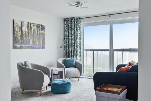 Flat 4, Chesil Court, Clappentail Lane, Lyme Regis photo 3
