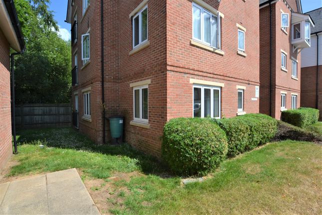 Flat for sale in Alder Court, Fleet