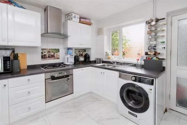 End terrace house for sale in Pinmill, Basildon