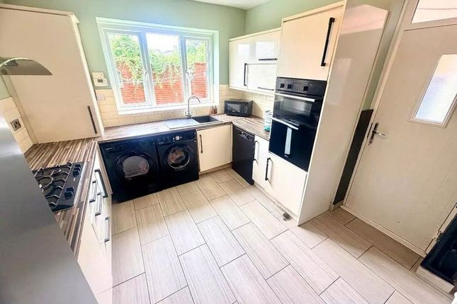 19, Bowman Crescent, Ashton-under-Lyne photo 4