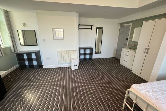 Room 2, 108 Upper Mersey Road, Widnes photo 3