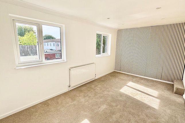 44, South Ockendon photo 5