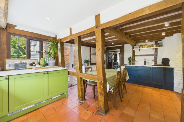 Cam01791G0-Pr0189-Still004