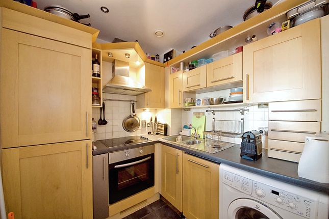 Flat 144, London photo 3