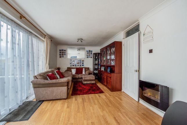 13, Medway Court, Andover photo 4