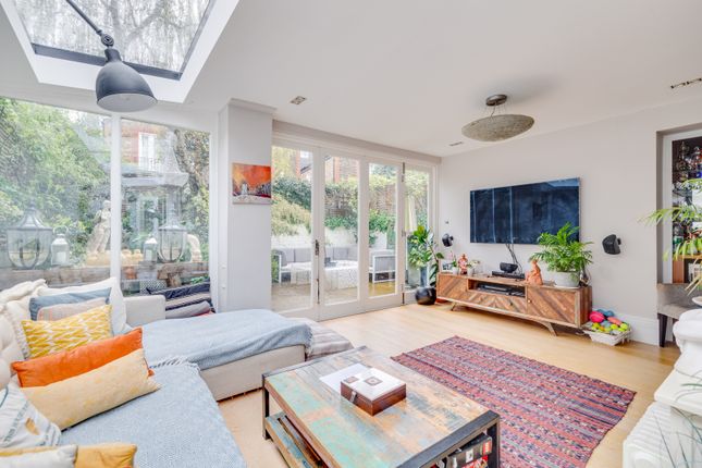 Terraced house for sale in Chiddingstone Street, Parsons Green