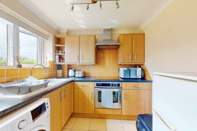 8, Carew Court, Curlew Close, Cardiff photo 4