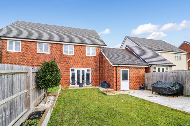 16, Cheshire Rise, Leighton Buzzard photo 4