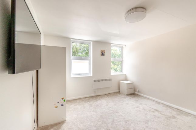 8, Sheraton House, Chorleywood photo 2