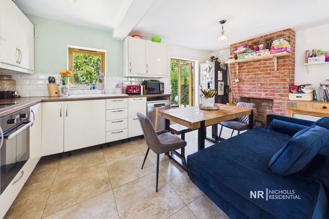 556, Chessington Road, West Ewell photo 3