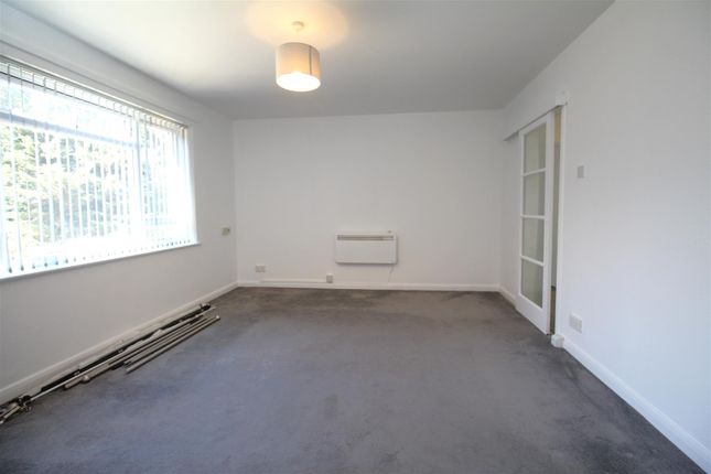 10, Queens Court, Ashford photo 5