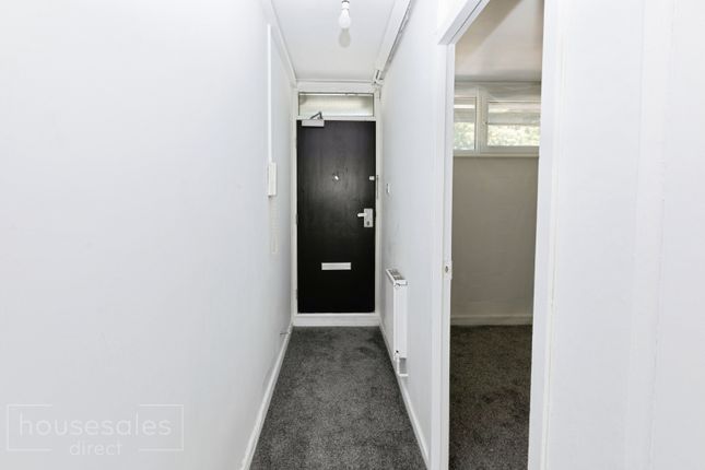 Flat 19, Mistral, London photo 4