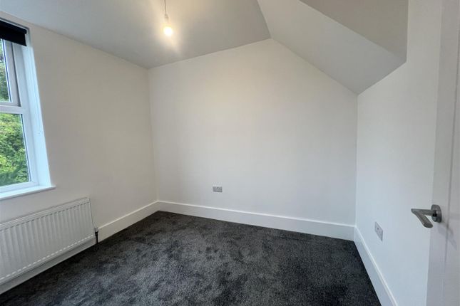 66, Whingate, Leeds photo 5