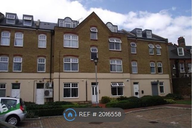Flat to rent in Southgate, London