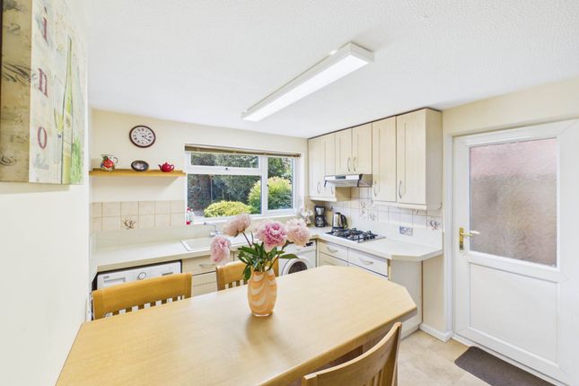36, Beaver Close, Horsham photo 4