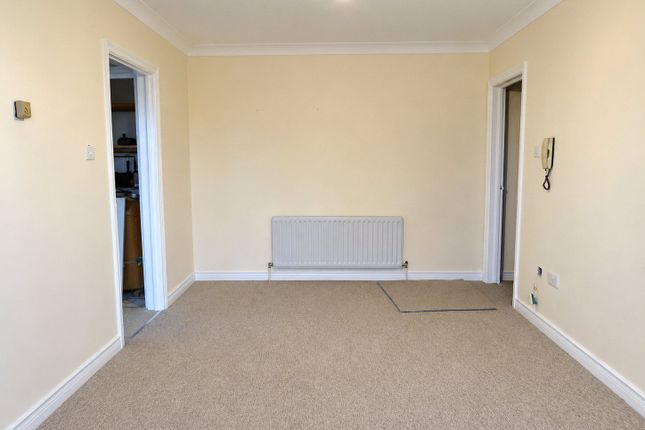10, Frenches Court, Redhill photo 4