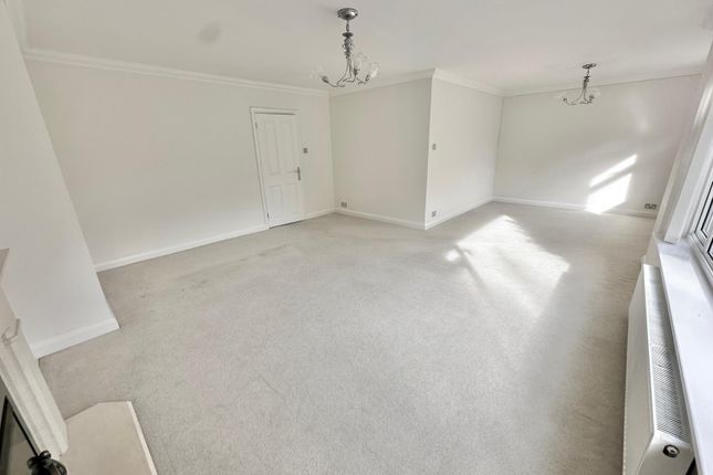 61, Alphington Avenue, Frimley photo 2