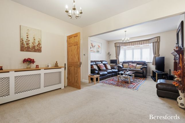 45, Athelstan Road, Romford photo 4