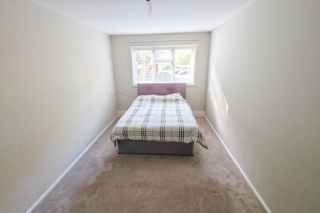 Poplar Place, London photo 5