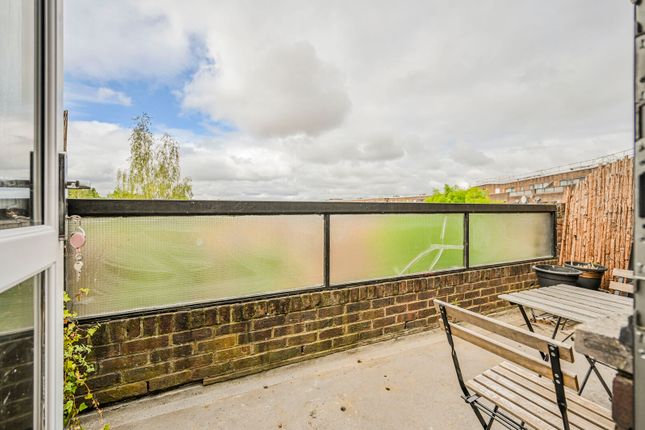 Old Farm Road, East Finchley photo 4